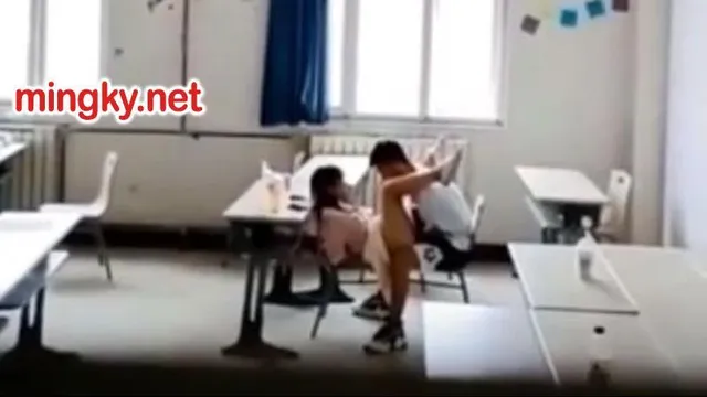 강의실에서 섹스하는 젊은커플들 - 3분 30초